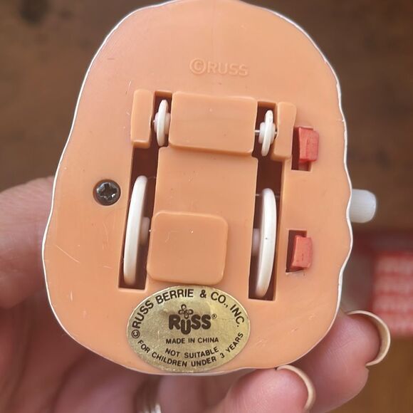 Collection of 4 plastic M & M ornament, wind up toys & top - Picture 12 of 12